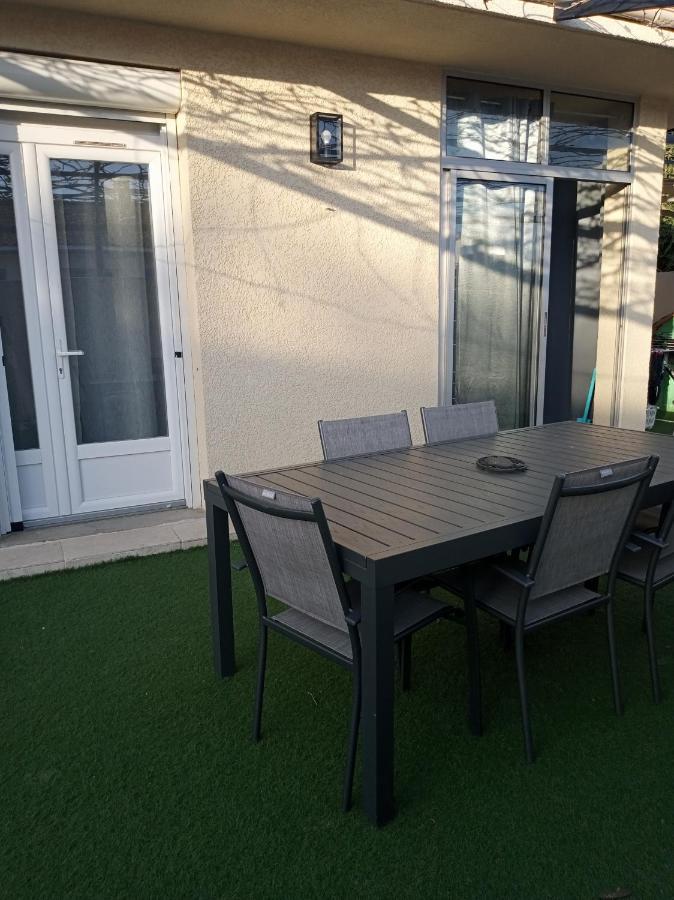 Villa J Et V Bedarrides Luaran gambar