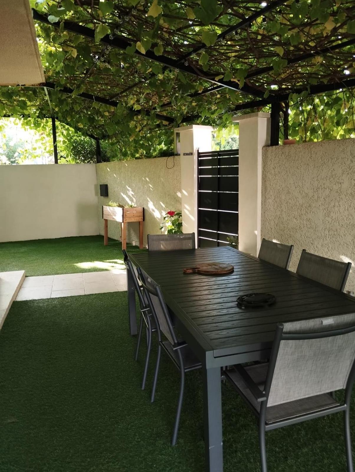 Villa J Et V Bedarrides Luaran gambar
